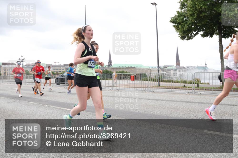 29.06.2025 - hella hamburg halbmarathon Lena Gebhardt http://msf.ph/oto/8289421 29.06.2025 10:55:38 Lombardsbrücke 9857, 1739, 1013, 1616, 1873, 1917, 2090, 3101, 3115, 3157, 3244, 3577, 4039, 4265, 4470, 4628, 4896, 5040, 5220, 5222, 5483, 5487, 5575, 6055, 6056, 6113, 6257, 6594, 7219, 7548, 7680, 7766, 7969, 8110, 8403, 8519, 8527, 8532, 8533, 8626, 8648, 9548, 9614, 9618, 9857, 9858, 9861, 9865, 9956, 10094, 10436, 10438, 10449, 10458, 10559, 10593, 10885, 11109, 11903, 11962, 11963, 12695, 12902, 13098, 13230, 14727, 15152, 15160, 16385 meine-sportfotos.de