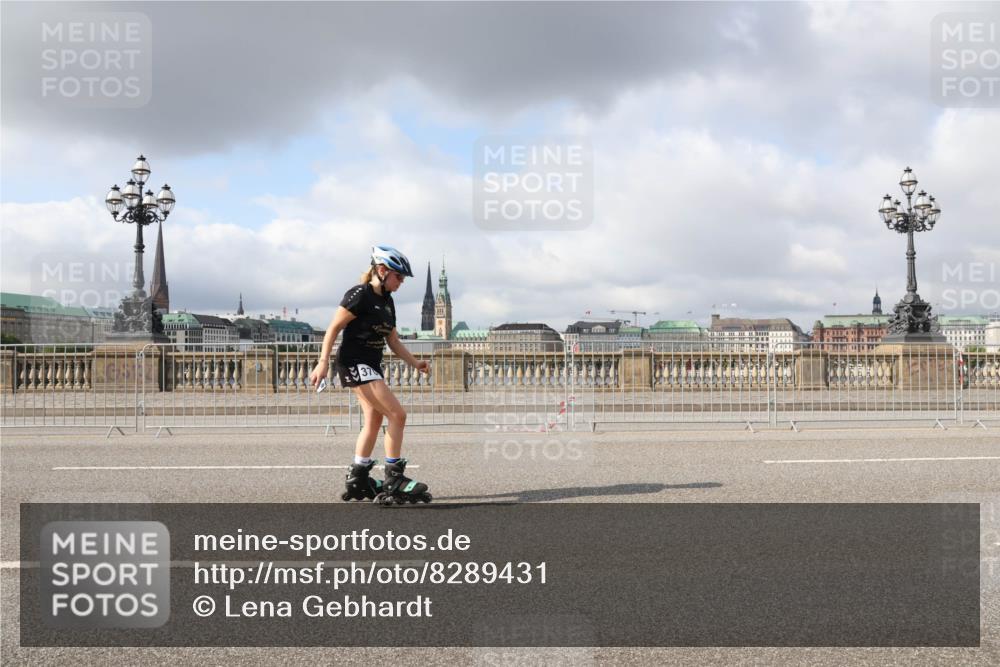 29.06.2025 - hella hamburg halbmarathon Lena Gebhardt http://msf.ph/oto/8289431 29.06.2025 09:05:48 Lombardsbrücke  meine-sportfotos.de