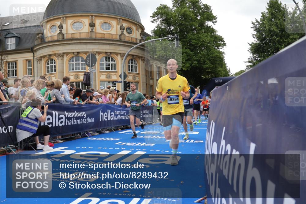 29.06.2025 - hella hamburg halbmarathon Strokosch-Dieckow http://msf.ph/oto/8289432 29.06.2025 10:49:25 Ziel 1342, 1476, 2592, 2596, 2878, 4183, 4185, 8437, 8689, 8813, 10189, 11339, 11340, 11779, 11819, 12094, 12670, 13233, 13269, 14526, 14838, 15422, 15784, 15857, 15894, 15966, 16114, 16592, 16891, 18476, 18887, 18960 meine-sportfotos.de