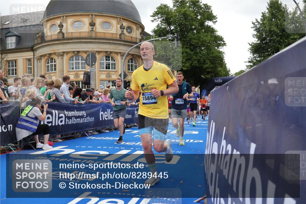 29.06.2025 - hella hamburg halbmarathon Strokosch-Dieckow http://msf.ph/oto/8289445 29.06.2025 10:49:25 Ziel 1342, 1476, 2592, 2596, 2878, 4183, 4185, 8437, 8689, 8813, 10189, 11339, 11340, 11779, 11819, 12094, 12670, 13233, 13269, 14526, 14838, 15422, 15784, 15857, 15894, 15966, 16114, 16592, 16891, 18476, 18887, 18960 meine-sportfotos.de
