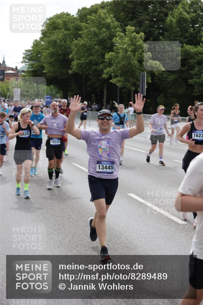 29.06.2025 - hella hamburg halbmarathon Jannik Wohlers http://msf.ph/oto/8289489 29.06.2025 10:36:07 Lombardsbrücke 1102, 1224, 2124, 3398, 3428, 4442, 5012, 5427, 5540, 5573, 5747, 5919, 6190, 6667, 7632, 8498, 8530, 8945, 9115, 9117, 9229, 9918, 10024, 10112, 10336, 10341, 10984, 11541, 11637, 12493, 13092, 13265, 13445, 14296, 15077, 15234, 15568, 15707, 15805, 16239, 16977, 17156, 17807, 18152, 18226, 18488, 18644, 18646, 18918, 18929 meine-sportfotos.de