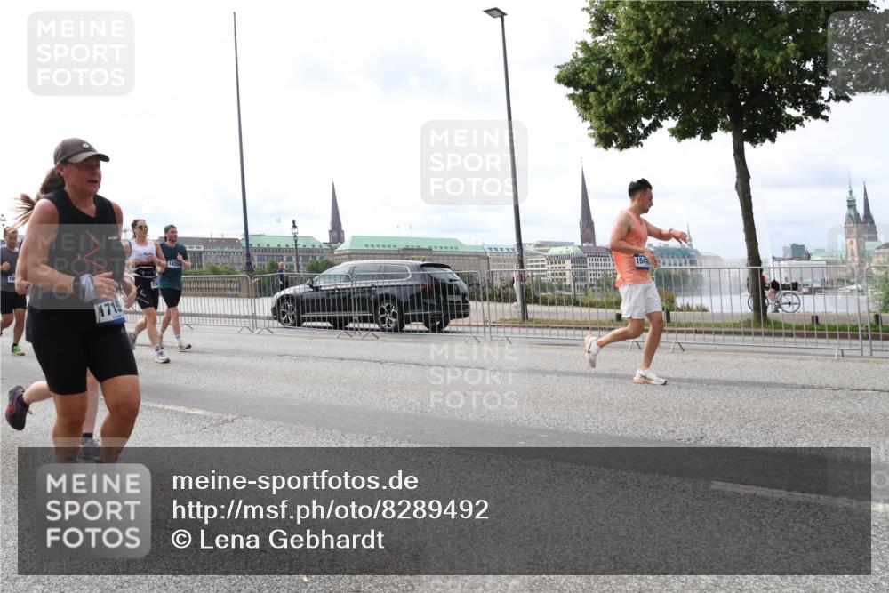 29.06.2025 - hella hamburg halbmarathon Lena Gebhardt http://msf.ph/oto/8289492 29.06.2025 10:21:08 Lombardsbrücke 10, 1715, 16256, 1547, 1028, 1266, 1658, 2101, 2271, 2325, 2383, 2635, 2815, 2834, 2923, 2945, 2956, 2986, 3122, 3161, 3247, 3453, 3781, 3813, 3817, 4082, 4288, 4350, 5041, 5061, 5373, 5395, 5493, 5767, 6275, 6308, 6608, 6844, 7228, 7375, 7522, 7553, 7608, 8095, 8113, 8724, 8726, 8844, 8940, 9005, 9011, 9100, 9108, 9236, 9501, 9981, 10050, 10350, 10585, 10602, 11100, 11145, 11698, 12175, 12694, 12844, 13057, 13508 meine-sportfotos.de