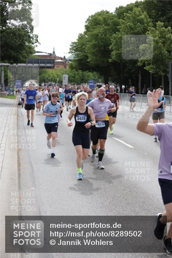 29.06.2025 - hella hamburg halbmarathon Jannik Wohlers http://msf.ph/oto/8289502 29.06.2025 10:36:08 Lombardsbrücke 1224, 2124, 3398, 3428, 4442, 5012, 5427, 5540, 5573, 5747, 5919, 6190, 6667, 7632, 8498, 8530, 8945, 9115, 9117, 9229, 9918, 10024, 10112, 10336, 10984, 11541, 11637, 12493, 13092, 13265, 13266, 13445, 13903, 14296, 15077, 15234, 15568, 15707, 15805, 16228, 16239, 16977, 17156, 17807, 18152, 18174, 18226, 18488, 18644, 18646, 18918, 18929 meine-sportfotos.de