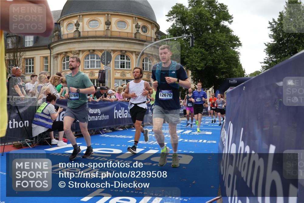 29.06.2025 - hella hamburg halbmarathon Strokosch-Dieckow http://msf.ph/oto/8289508 29.06.2025 10:49:26 Ziel 1342, 1476, 2516, 2592, 2596, 2878, 2889, 4183, 4185, 5705, 8437, 8689, 8813, 10189, 11339, 11340, 11779, 11819, 12094, 12670, 13233, 13269, 14526, 14562, 14838, 15422, 15784, 15857, 15894, 15966, 16114, 16592, 16738, 16891, 18476, 18887, 18960 meine-sportfotos.de