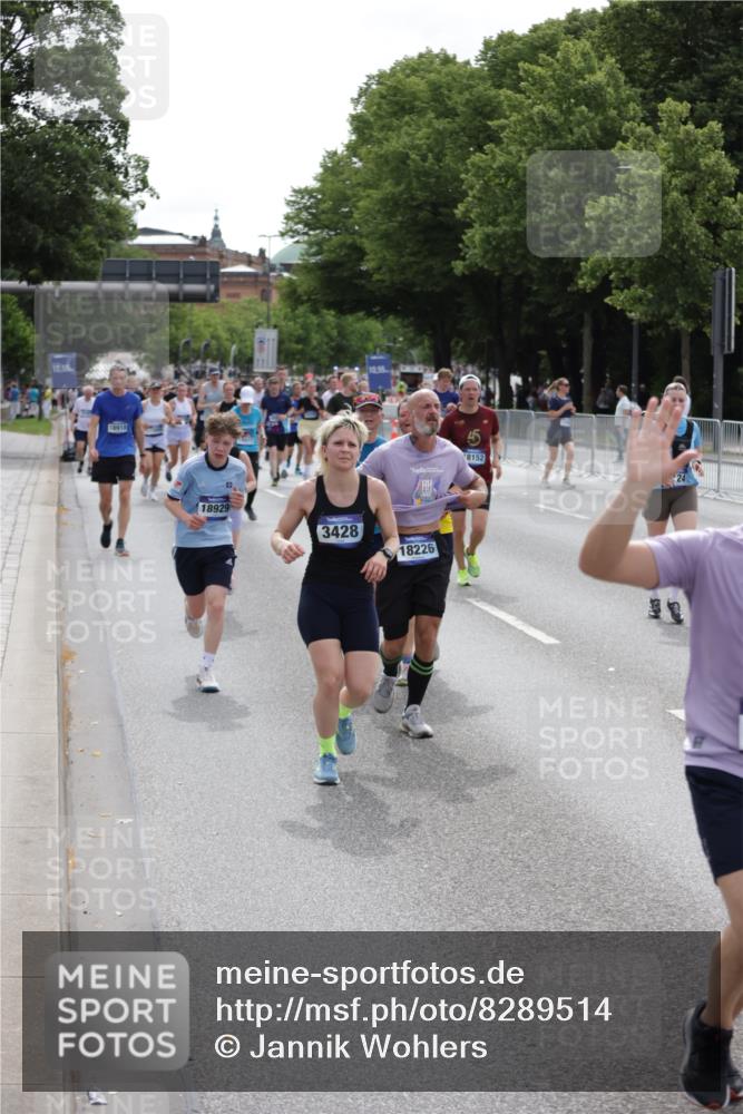 29.06.2025 - hella hamburg halbmarathon Jannik Wohlers http://msf.ph/oto/8289514 29.06.2025 10:36:08 Lombardsbrücke 1224, 2124, 3398, 3428, 4442, 5012, 5427, 5540, 5573, 5747, 5919, 6190, 6667, 7632, 8498, 8530, 8945, 9115, 9117, 9229, 9918, 10024, 10112, 10336, 10984, 11541, 11637, 12493, 13092, 13265, 13266, 13445, 13903, 14296, 15077, 15234, 15568, 15707, 15805, 16228, 16239, 16977, 17156, 17807, 18152, 18174, 18226, 18488, 18644, 18646, 18918, 18929 meine-sportfotos.de