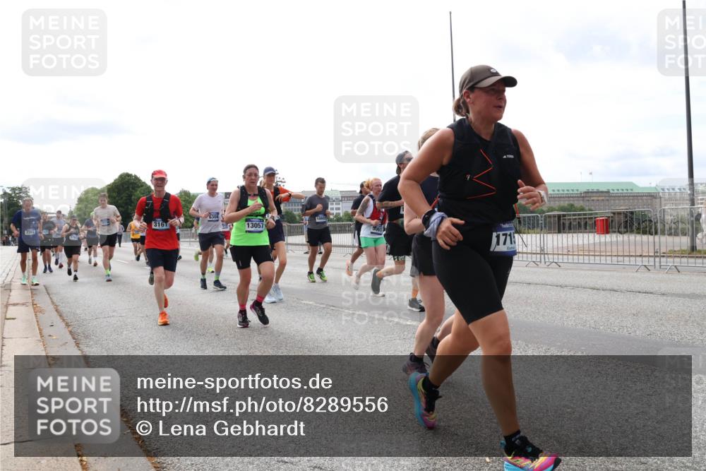 29.06.2025 - hella hamburg halbmarathon Lena Gebhardt http://msf.ph/oto/8289556 29.06.2025 10:21:08 Lombardsbrücke 3161, 13057, 171, 1028, 1266, 1658, 2101, 2271, 2325, 2383, 2635, 2815, 2834, 2923, 2945, 2956, 2986, 3122, 3161, 3247, 3453, 3781, 3813, 3817, 4082, 4288, 4350, 5041, 5061, 5373, 5395, 5493, 5767, 6275, 6308, 6608, 6844, 7228, 7375, 7522, 7553, 7608, 8095, 8113, 8724, 8726, 8844, 8940, 9005, 9011, 9100, 9108, 9236, 9501, 9981, 10050, 10350, 10585, 10602, 11100, 11145, 11698, 12175, 12694, 12844, 13057, 13508 meine-sportfotos.de
