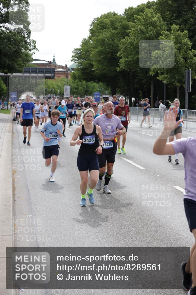 29.06.2025 - hella hamburg halbmarathon Jannik Wohlers http://msf.ph/oto/8289561 29.06.2025 10:36:08 Lombardsbrücke 1224, 2124, 3398, 3428, 4442, 5012, 5427, 5540, 5573, 5747, 5919, 6190, 6667, 7632, 8498, 8530, 8945, 9115, 9117, 9229, 9918, 10024, 10112, 10336, 10984, 11541, 11637, 12493, 13092, 13265, 13266, 13445, 13903, 14296, 15077, 15234, 15568, 15707, 15805, 16228, 16239, 16977, 17156, 17807, 18152, 18174, 18226, 18488, 18644, 18646, 18918, 18929 meine-sportfotos.de