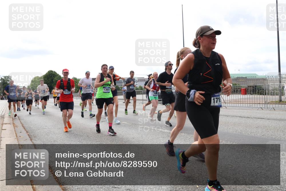 29.06.2025 - hella hamburg halbmarathon Lena Gebhardt http://msf.ph/oto/8289590 29.06.2025 10:21:08 Lombardsbrücke 1028, 1266, 1658, 2101, 2271, 2325, 2383, 2635, 2815, 2834, 2923, 2945, 2956, 2986, 3122, 3161, 3247, 3453, 3781, 3813, 3817, 4082, 4288, 4350, 5041, 5061, 5373, 5395, 5493, 5767, 6275, 6308, 6608, 6844, 7228, 7375, 7522, 7553, 7608, 8095, 8113, 8724, 8726, 8844, 8940, 9005, 9011, 9100, 9108, 9236, 9501, 9981, 10050, 10350, 10585, 10602, 11100, 11145, 11698, 12175, 12694, 12844, 13057, 13508 meine-sportfotos.de