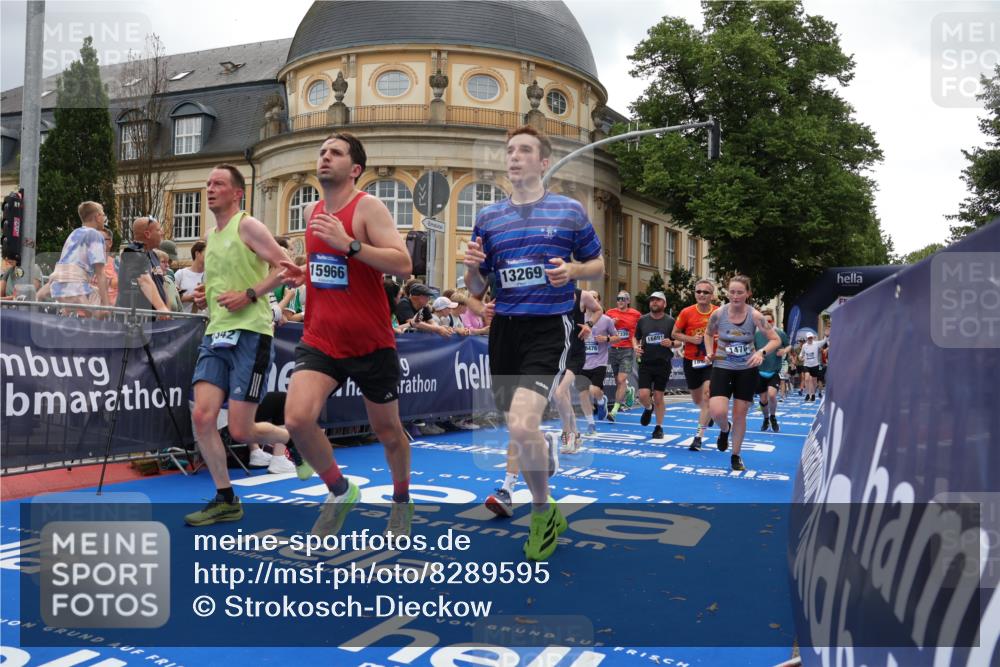 29.06.2025 - hella hamburg halbmarathon Strokosch-Dieckow http://msf.ph/oto/8289595 29.06.2025 10:49:28 Ziel 1342, 1476, 2516, 2592, 2596, 2878, 2889, 5705, 8437, 8689, 8813, 9038, 9649, 11339, 11340, 11679, 11779, 12094, 12670, 13233, 13269, 14562, 14838, 15392, 15784, 15857, 15894, 15966, 16114, 16592, 16738, 16891, 17001, 18476, 18887, 18960 meine-sportfotos.de