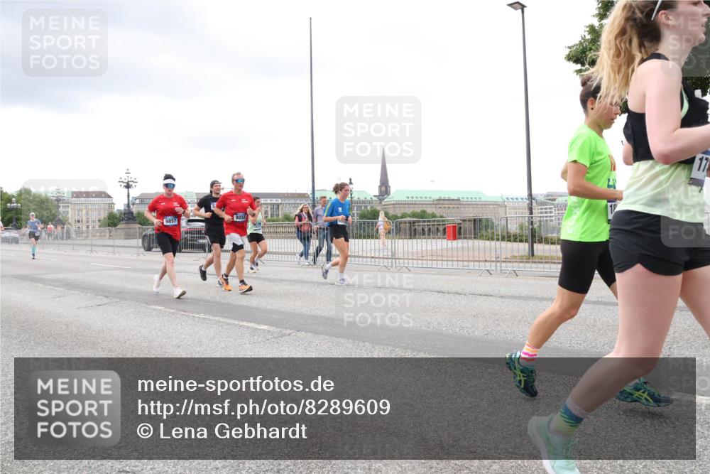 29.06.2025 - hella hamburg halbmarathon Lena Gebhardt http://msf.ph/oto/8289609 29.06.2025 10:55:39 Lombardsbrücke 9858, 9857, 17, 1616, 1873, 1917, 3101, 3115, 3157, 3244, 3577, 4039, 4265, 4470, 4628, 4896, 5040, 5220, 5222, 5483, 5487, 5575, 6055, 6056, 6113, 6257, 6594, 7219, 7548, 7680, 7766, 7969, 8110, 8403, 8519, 8527, 8532, 8533, 8626, 8648, 9548, 9614, 9618, 9857, 9858, 9861, 9865, 9956, 10094, 10436, 10438, 10449, 10458, 10559, 10593, 10885, 11109, 11903, 11962, 11963, 12695, 12902, 13098, 13230, 14727, 15152, 15160, 16385 meine-sportfotos.de