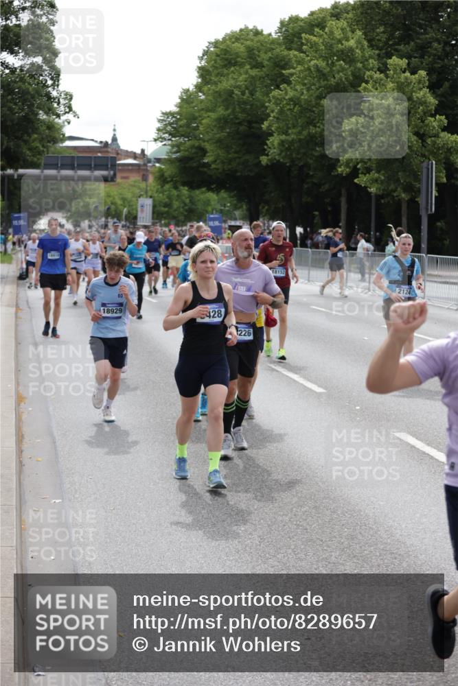 29.06.2025 - hella hamburg halbmarathon Jannik Wohlers http://msf.ph/oto/8289657 29.06.2025 10:36:08 Lombardsbrücke 1224, 2124, 3398, 3428, 4442, 5012, 5427, 5540, 5573, 5747, 5919, 6190, 6667, 7632, 8498, 8530, 8945, 9115, 9117, 9229, 9918, 10024, 10112, 10336, 10984, 11541, 11637, 12493, 13092, 13265, 13266, 13445, 13903, 14296, 15077, 15234, 15568, 15707, 15805, 16228, 16239, 16977, 17156, 17807, 18152, 18174, 18226, 18488, 18644, 18646, 18918, 18929 meine-sportfotos.de