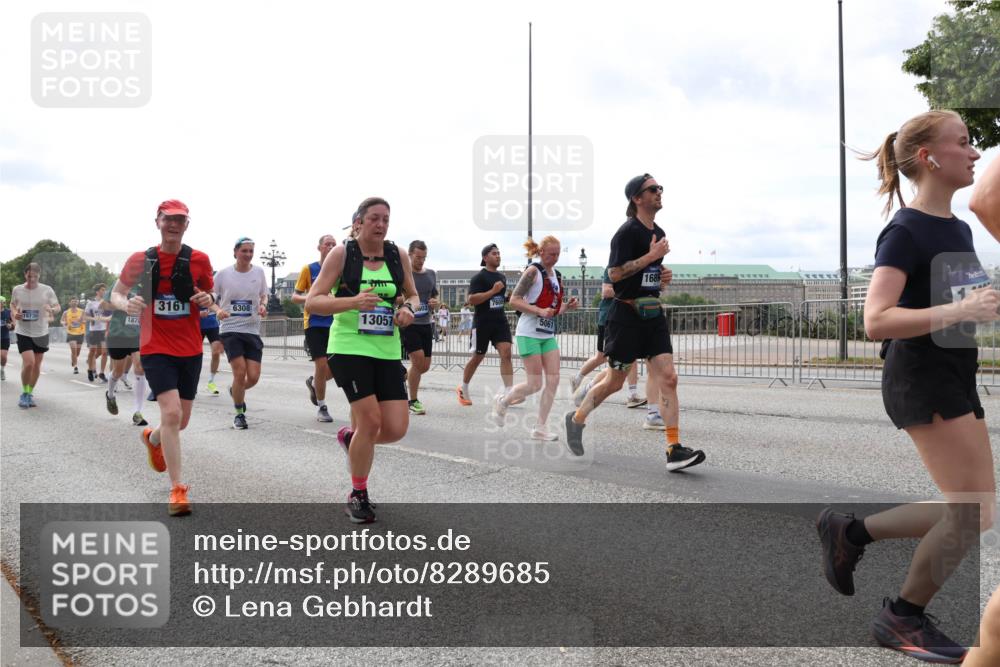 29.06.2025 - hella hamburg halbmarathon Lena Gebhardt http://msf.ph/oto/8289685 29.06.2025 10:21:09 Lombardsbrücke 15736, 1878, 3161, 7609, 6308, 13057, 5061, 168, 1028, 1266, 1658, 2101, 2271, 2325, 2383, 2635, 2815, 2834, 2923, 2945, 2956, 2986, 3122, 3161, 3247, 3453, 3781, 3813, 3817, 4082, 4288, 4350, 5041, 5061, 5373, 5395, 5493, 5767, 6275, 6308, 6608, 6844, 7228, 7375, 7522, 7553, 7608, 7781, 8095, 8113, 8724, 8726, 8844, 8940, 9005, 9011, 9100, 9108, 9236, 9501, 9624, 9981, 10050, 10350, 10585, 10602, 11145, 11698, 12175, 12694, 12844, 13057, 13508 meine-sportfotos.de
