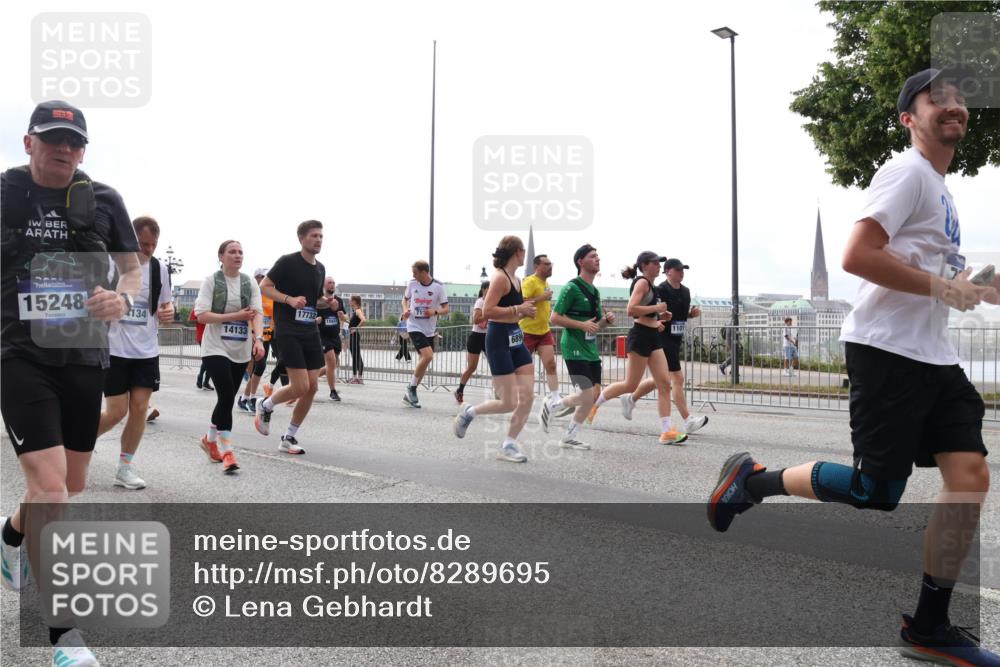 29.06.2025 - hella hamburg halbmarathon Lena Gebhardt http://msf.ph/oto/8289695 29.06.2025 10:36:15 Lombardsbrücke 15248, 134, 14133, 17732, 1101, 1008, 1010, 1036, 1102, 1108, 1183, 1224, 1775, 1780, 1835, 2124, 2352, 2520, 2811, 2827, 2870, 3398, 3401, 3404, 3428, 3598, 3699, 3741, 3877, 3990, 4245, 4326, 4413, 4442, 4798, 4937, 5012, 5246, 5427, 5540, 5573, 5666, 5747, 5809, 5919, 6021, 6092, 6093, 6184, 6190, 6417, 6667, 6845, 6896, 7086, 7111, 7140, 7275, 7304, 7575, 7576, 7632, 8333, 8356, 8498, 8530, 8581, 8945, 8947, 9115, 9117, 9229, 9432 meine-sportfotos.de