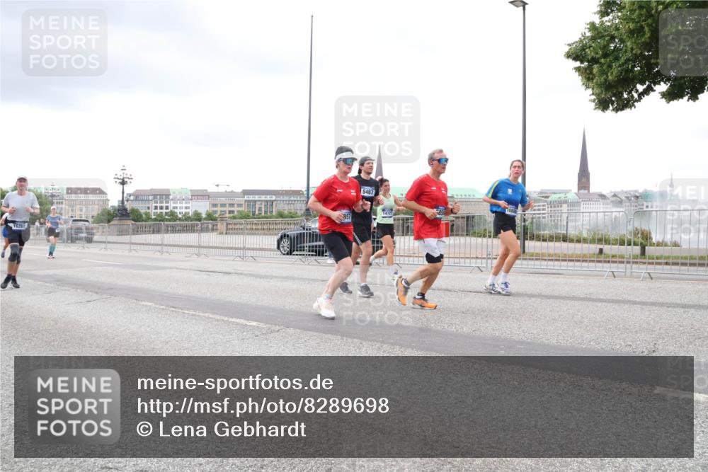 29.06.2025 - hella hamburg halbmarathon Lena Gebhardt http://msf.ph/oto/8289698 29.06.2025 10:55:40 Lombardsbrücke 5487, 16267, 857, 14727, 10885, 1616, 1873, 1917, 3101, 3115, 3157, 3244, 3577, 4039, 4265, 4470, 4628, 4896, 5040, 5220, 5222, 5483, 5487, 5575, 6055, 6056, 6113, 6257, 6594, 7219, 7516, 7548, 7680, 7766, 7969, 8110, 8403, 8519, 8527, 8532, 8533, 8626, 8648, 9548, 9614, 9618, 9857, 9858, 9861, 9865, 9956, 10094, 10436, 10438, 10449, 10458, 10559, 10593, 10885, 11109, 11903, 11962, 11963, 12695, 12902, 13098, 13230, 14727, 15152, 15160, 16385 meine-sportfotos.de
