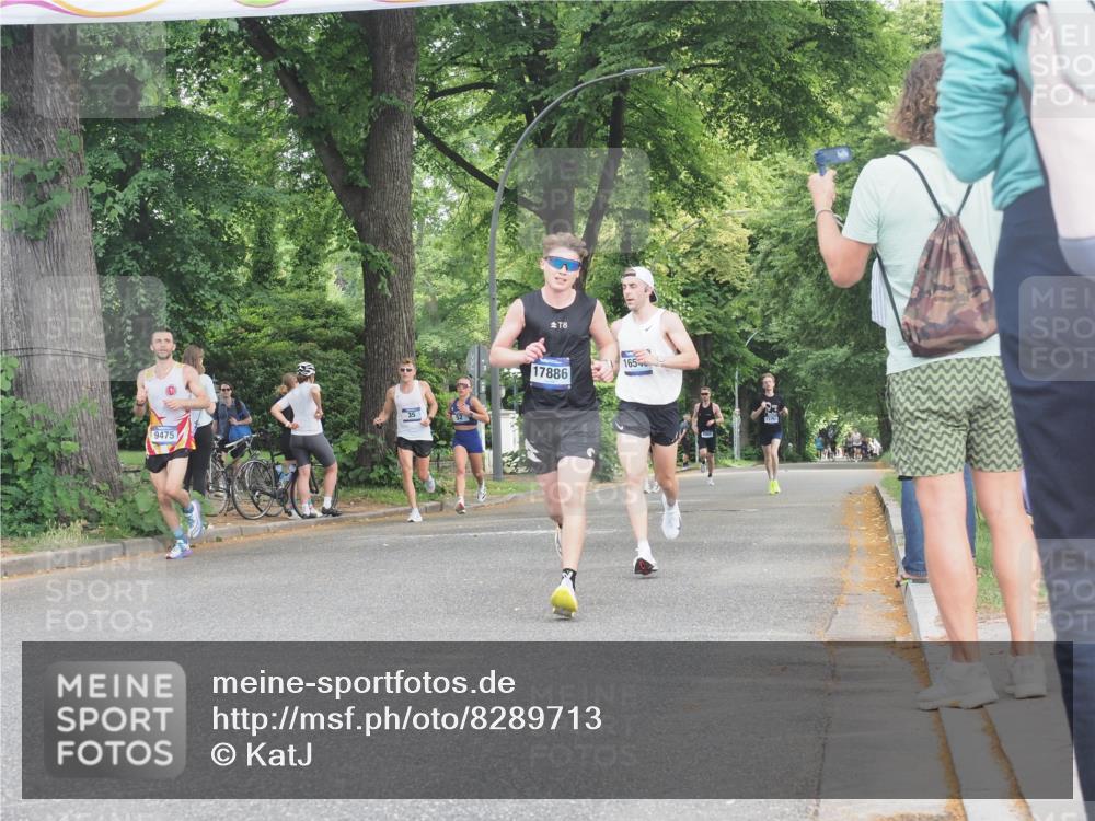 29.06.2025 - hella hamburg halbmarathon KatJ http://msf.ph/oto/8289713 29.06.2025 10:12:35 Zwischen KM18-KM19  meine-sportfotos.de