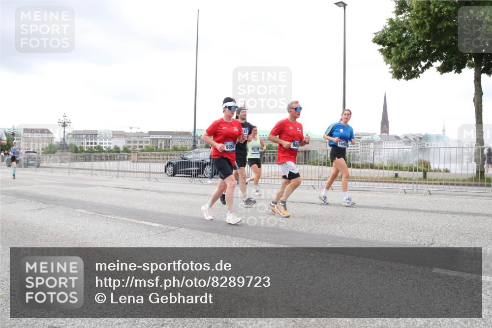 29.06.2025 - hella hamburg halbmarathon Lena Gebhardt http://msf.ph/oto/8289723 29.06.2025 10:55:40 Lombardsbrücke 9857, 14727, 9858, 10885, 1616, 1873, 1917, 3101, 3115, 3157, 3244, 3577, 4039, 4265, 4470, 4628, 4896, 5040, 5220, 5222, 5483, 5487, 5575, 6055, 6056, 6113, 6257, 6594, 7219, 7516, 7548, 7680, 7766, 7969, 8110, 8403, 8519, 8527, 8532, 8533, 8626, 8648, 9548, 9614, 9618, 9857, 9858, 9861, 9865, 9956, 10094, 10436, 10438, 10449, 10458, 10559, 10593, 10885, 11109, 11903, 11962, 11963, 12695, 12902, 13098, 13230, 14727, 15152, 15160, 16385 meine-sportfotos.de