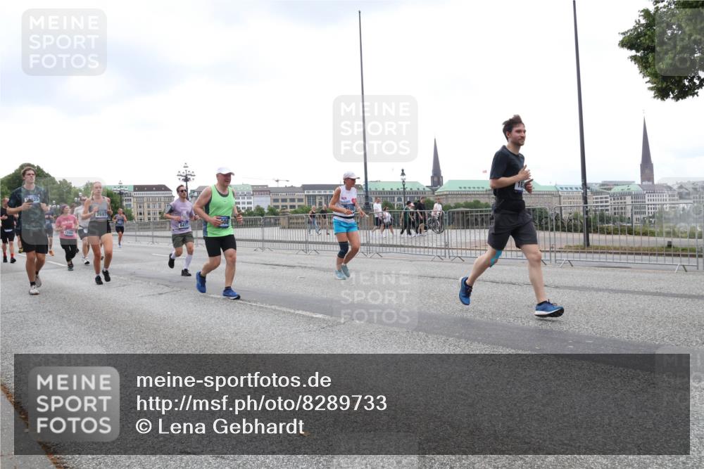 29.06.2025 - hella hamburg halbmarathon Lena Gebhardt http://msf.ph/oto/8289733 29.06.2025 10:46:40 Lombardsbrücke 1073, 1286, 1363, 1371, 1375, 1429, 1465, 1532, 1608, 1720, 1837, 1999, 2162, 2211, 2320, 2500, 2697, 2981, 3277, 3406, 3407, 3469, 3734, 3823, 4119, 4202, 4296, 4342, 4355, 4448, 4604, 5697, 5700, 5854, 5953, 6068, 6124, 6161, 6740, 7303, 7364, 7368, 7374, 7412, 7767, 7827, 7960, 7983, 8047, 8477, 8486, 8551, 8553, 8700, 9129, 9337, 9691, 10153, 10230, 11361, 11910, 12298, 12333, 12507, 12522, 13969, 14261, 15852, 16882, 16987 meine-sportfotos.de