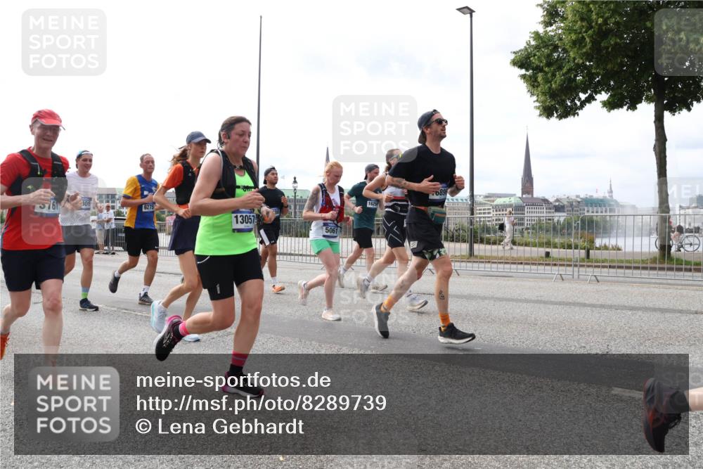 29.06.2025 - hella hamburg halbmarathon Lena Gebhardt http://msf.ph/oto/8289739 29.06.2025 10:21:09 Lombardsbrücke 5761, 308, 6275, 13057, 5061, 1625, 689, 1028, 1266, 1658, 2101, 2271, 2325, 2383, 2635, 2815, 2834, 2923, 2945, 2956, 2986, 3122, 3161, 3247, 3453, 3781, 3813, 3817, 4082, 4288, 4350, 5041, 5061, 5373, 5395, 5493, 5767, 6275, 6308, 6608, 6844, 7228, 7375, 7522, 7553, 7608, 7781, 8095, 8113, 8724, 8726, 8844, 8940, 9005, 9011, 9100, 9108, 9236, 9501, 9624, 9981, 10050, 10350, 10585, 10602, 11145, 11698, 12175, 12694, 12844, 13057, 13508 meine-sportfotos.de