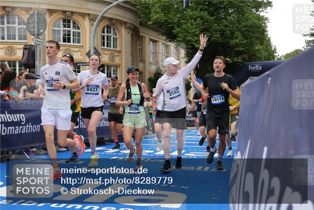 29.06.2025 - hella hamburg halbmarathon Strokosch-Dieckow http://msf.ph/oto/8289779 29.06.2025 10:49:33 Ziel 1476, 2504, 2516, 2592, 2596, 2706, 2878, 2889, 2937, 5705, 5978, 6115, 8437, 8689, 8813, 9038, 9463, 9649, 11339, 11340, 11679, 11977, 12094, 13233, 13269, 14562, 15392, 15857, 16114, 16592, 16738, 16843, 16891, 17001, 18058, 18451, 18476, 18887, 18960 meine-sportfotos.de