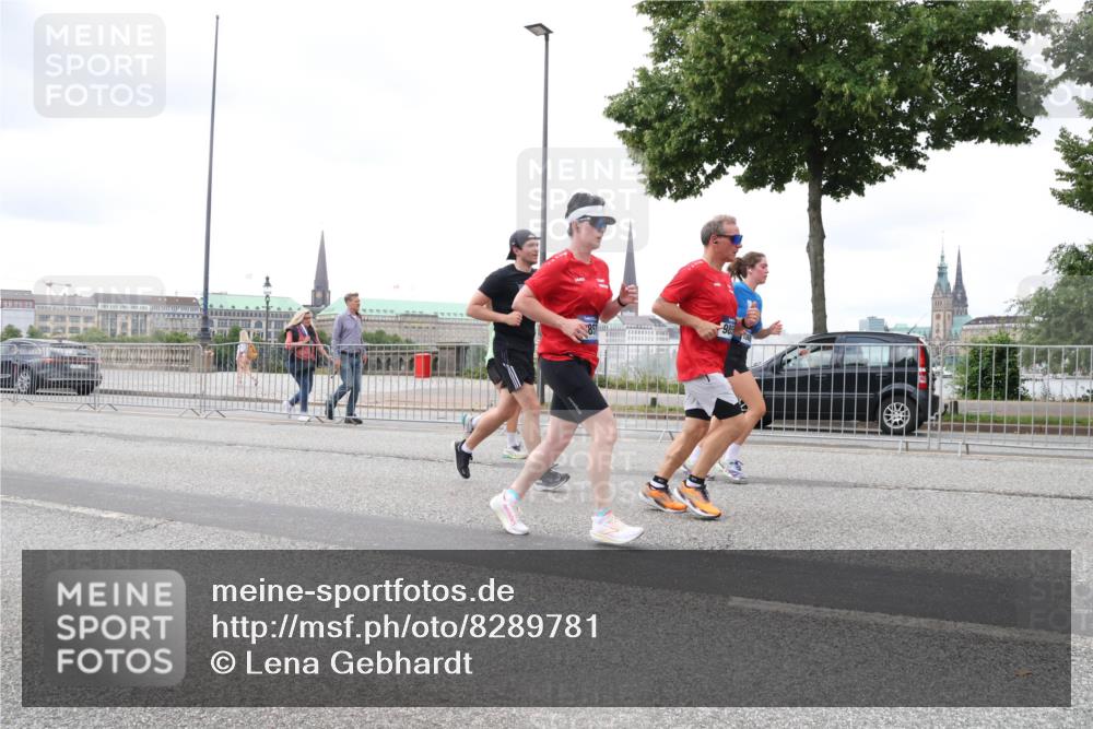 29.06.2025 - hella hamburg halbmarathon Lena Gebhardt http://msf.ph/oto/8289781 29.06.2025 10:55:41 Lombardsbrücke 1616, 1873, 1917, 3101, 3115, 3157, 3244, 3577, 4039, 4265, 4470, 4628, 4896, 5040, 5220, 5222, 5483, 5487, 5575, 6055, 6056, 6113, 6257, 6594, 7219, 7516, 7548, 7680, 7969, 8110, 8519, 8527, 8532, 8533, 8626, 8648, 9548, 9614, 9618, 9857, 9858, 9861, 9865, 9956, 10094, 10436, 10438, 10449, 10559, 10593, 10885, 11109, 11903, 11962, 11963, 12695, 12902, 13098, 13230, 14727, 15152, 15160, 16385 meine-sportfotos.de