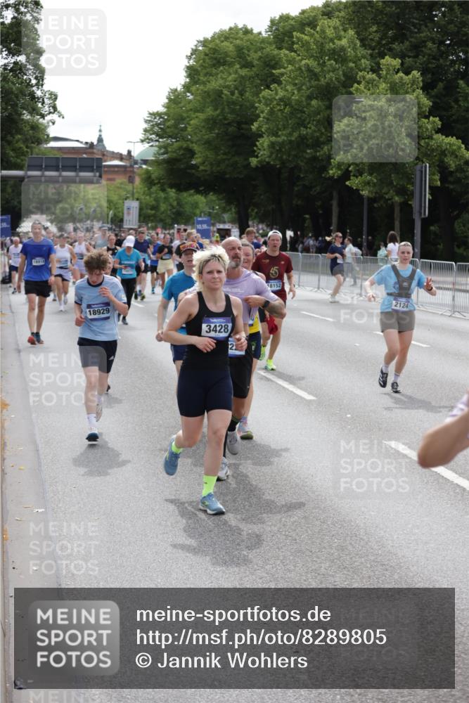 29.06.2025 - hella hamburg halbmarathon Jannik Wohlers http://msf.ph/oto/8289805 29.06.2025 10:36:08 Lombardsbrücke 1224, 2124, 3398, 3428, 4442, 5012, 5427, 5540, 5573, 5747, 5919, 6190, 6667, 7632, 8498, 8530, 8945, 9115, 9117, 9229, 9918, 10024, 10112, 10336, 10984, 11541, 11637, 12493, 13092, 13265, 13266, 13445, 13903, 14296, 15077, 15234, 15568, 15707, 15805, 16228, 16239, 16977, 17156, 17807, 18152, 18174, 18226, 18488, 18644, 18646, 18918, 18929 meine-sportfotos.de