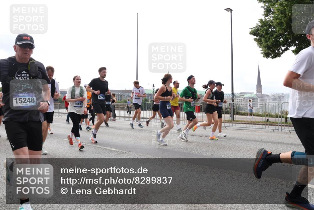 29.06.2025 - hella hamburg halbmarathon Lena Gebhardt http://msf.ph/oto/8289837 29.06.2025 10:36:15 Lombardsbrücke 15248, 14133, 17732, 1101, 689, 1008, 1010, 1036, 1102, 1108, 1183, 1224, 1775, 1780, 1835, 2124, 2352, 2520, 2811, 2827, 2870, 3398, 3401, 3404, 3428, 3598, 3699, 3741, 3877, 3990, 4245, 4326, 4413, 4442, 4798, 4937, 5012, 5246, 5427, 5540, 5573, 5666, 5747, 5809, 5919, 6021, 6092, 6093, 6184, 6190, 6417, 6667, 6845, 6896, 7086, 7111, 7140, 7275, 7304, 7575, 7576, 7632, 8333, 8356, 8498, 8530, 8581, 8945, 8947, 9115, 9117, 9229, 9432 meine-sportfotos.de