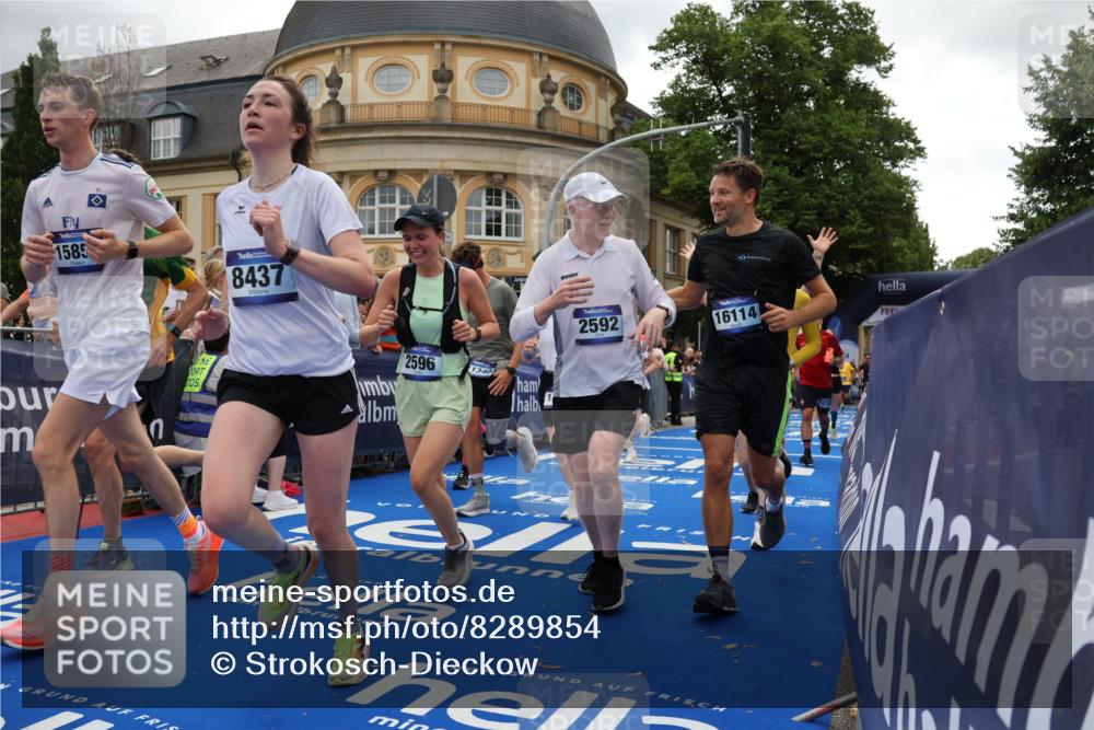29.06.2025 - hella hamburg halbmarathon Strokosch-Dieckow http://msf.ph/oto/8289854 29.06.2025 10:49:34 Ziel 2504, 2516, 2592, 2596, 2706, 2878, 2889, 2937, 3060, 5705, 5978, 6115, 7332, 8437, 8689, 8813, 9038, 9463, 9619, 9649, 11339, 11340, 11679, 11977, 12094, 13233, 14562, 15392, 15857, 16114, 16592, 16738, 16843, 17001, 18058, 18451, 18476, 18960 meine-sportfotos.de