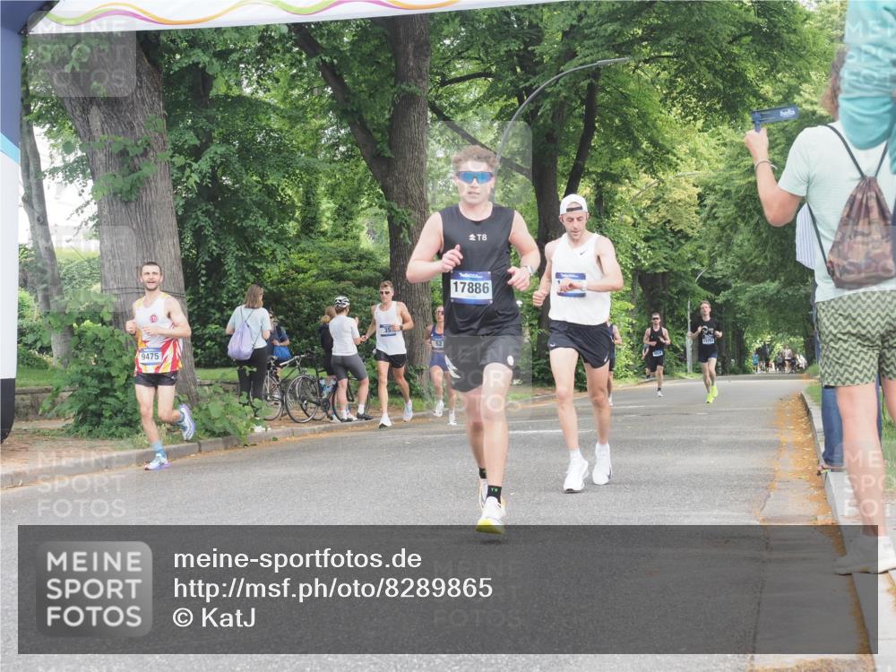 29.06.2025 - hella hamburg halbmarathon KatJ http://msf.ph/oto/8289865 29.06.2025 10:12:35 Zwischen KM18-KM19  meine-sportfotos.de