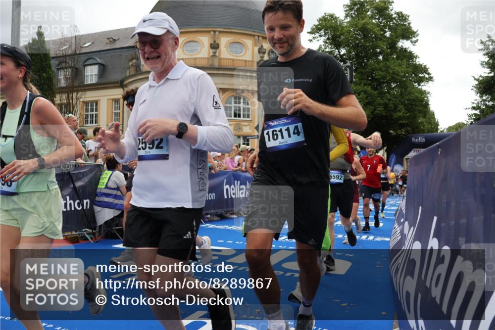 29.06.2025 - hella hamburg halbmarathon Strokosch-Dieckow http://msf.ph/oto/8289867 29.06.2025 10:49:35 Ziel 2504, 2516, 2592, 2596, 2706, 2889, 2937, 3060, 5705, 5978, 6115, 7332, 8437, 8689, 8813, 9038, 9463, 9619, 9649, 11340, 11679, 11977, 12094, 13233, 14562, 15392, 15857, 16114, 16592, 16738, 16843, 16877, 17001, 18058, 18451, 18926 meine-sportfotos.de