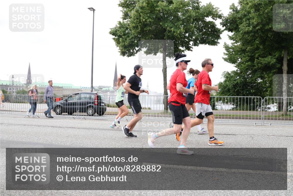 29.06.2025 - hella hamburg halbmarathon Lena Gebhardt http://msf.ph/oto/8289882 29.06.2025 10:55:41 Lombardsbrücke 147, 1616, 1873, 1917, 3101, 3115, 3157, 3244, 3577, 4039, 4265, 4470, 4628, 4896, 5040, 5220, 5222, 5483, 5487, 5575, 6055, 6056, 6113, 6257, 6594, 7219, 7516, 7548, 7680, 7969, 8110, 8519, 8527, 8532, 8533, 8626, 8648, 9548, 9614, 9618, 9857, 9858, 9861, 9865, 9956, 10094, 10436, 10438, 10449, 10559, 10593, 10885, 11109, 11903, 11962, 11963, 12695, 12902, 13098, 13230, 14727, 15152, 15160, 16385 meine-sportfotos.de
