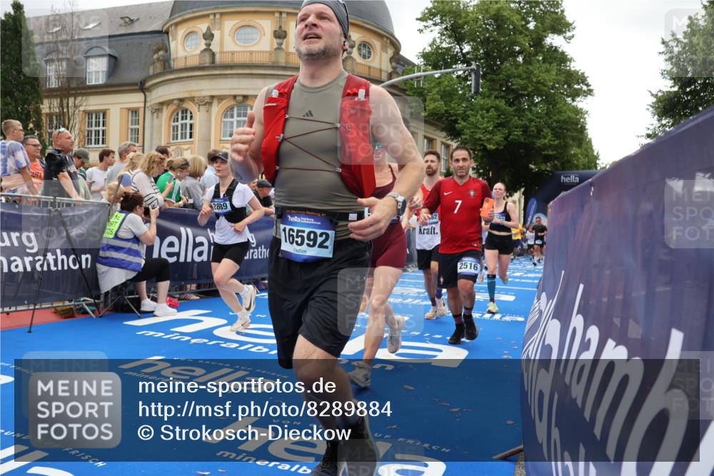29.06.2025 - hella hamburg halbmarathon Strokosch-Dieckow http://msf.ph/oto/8289884 29.06.2025 10:49:35 Ziel 2504, 2516, 2592, 2596, 2706, 2889, 2937, 3060, 5705, 5978, 6115, 7332, 8437, 8689, 8813, 9038, 9463, 9619, 9649, 11340, 11679, 11977, 12094, 13233, 14562, 15392, 15857, 16114, 16592, 16738, 16843, 16877, 17001, 18058, 18451, 18926 meine-sportfotos.de