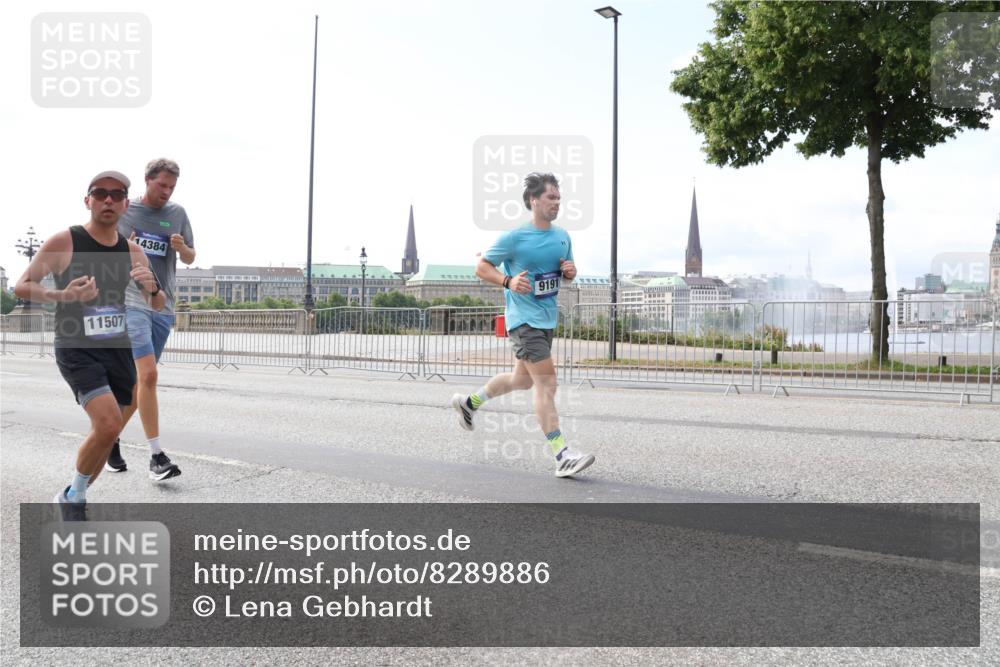 29.06.2025 - hella hamburg halbmarathon Lena Gebhardt http://msf.ph/oto/8289886 29.06.2025 10:11:50 Lombardsbrücke 1328, 1531, 1866, 1992, 3363, 4227, 5379, 5605, 7571, 8115, 8807, 8810, 9191, 9428, 10042, 10372, 10409, 10428, 11321, 11507, 11525, 11537, 11581, 11755, 11917, 12473, 13171, 13177, 13203, 13542, 13939, 13958, 14008, 14196, 14384, 15137, 15797, 15945, 16976, 17080, 17638, 17774, 17866, 18261, 18278, 18382, 18395, 18655, 19172 meine-sportfotos.de