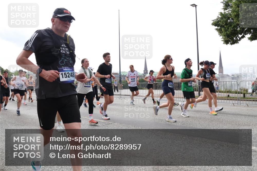 29.06.2025 - hella hamburg halbmarathon Lena Gebhardt http://msf.ph/oto/8289957 29.06.2025 10:36:15 Lombardsbrücke 14249, 15248, 17732, 7111, 14133, 6896, 15075, 1008, 1010, 1036, 1102, 1108, 1183, 1224, 1775, 1780, 1835, 2124, 2352, 2520, 2811, 2827, 2870, 3398, 3401, 3404, 3428, 3598, 3699, 3741, 3877, 3990, 4245, 4326, 4413, 4442, 4798, 4937, 5012, 5246, 5427, 5540, 5573, 5666, 5747, 5809, 5919, 6021, 6092, 6093, 6184, 6190, 6417, 6667, 6845, 6896, 7086, 7111, 7140, 7275, 7304, 7575, 7576, 7632, 8333, 8356, 8498, 8530, 8581, 8945, 8947, 9115, 9117, 9229, 9432 meine-sportfotos.de
