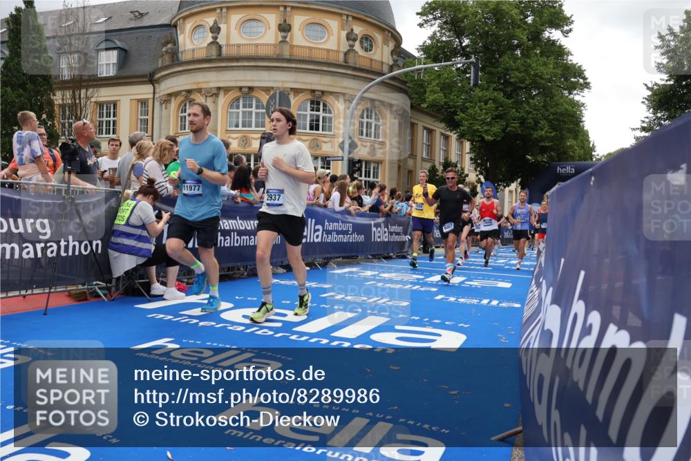29.06.2025 - hella hamburg halbmarathon Strokosch-Dieckow http://msf.ph/oto/8289986 29.06.2025 10:49:39 Ziel 2504, 2516, 2706, 2889, 2937, 3060, 3543, 5705, 5894, 5978, 6115, 6125, 7332, 9038, 9463, 9551, 9619, 9649, 9723, 9924, 11340, 11679, 11977, 13159, 13233, 14562, 14794, 15392, 16114, 16592, 16738, 16843, 16877, 17001, 17282, 17753, 18058, 18451, 18926 meine-sportfotos.de