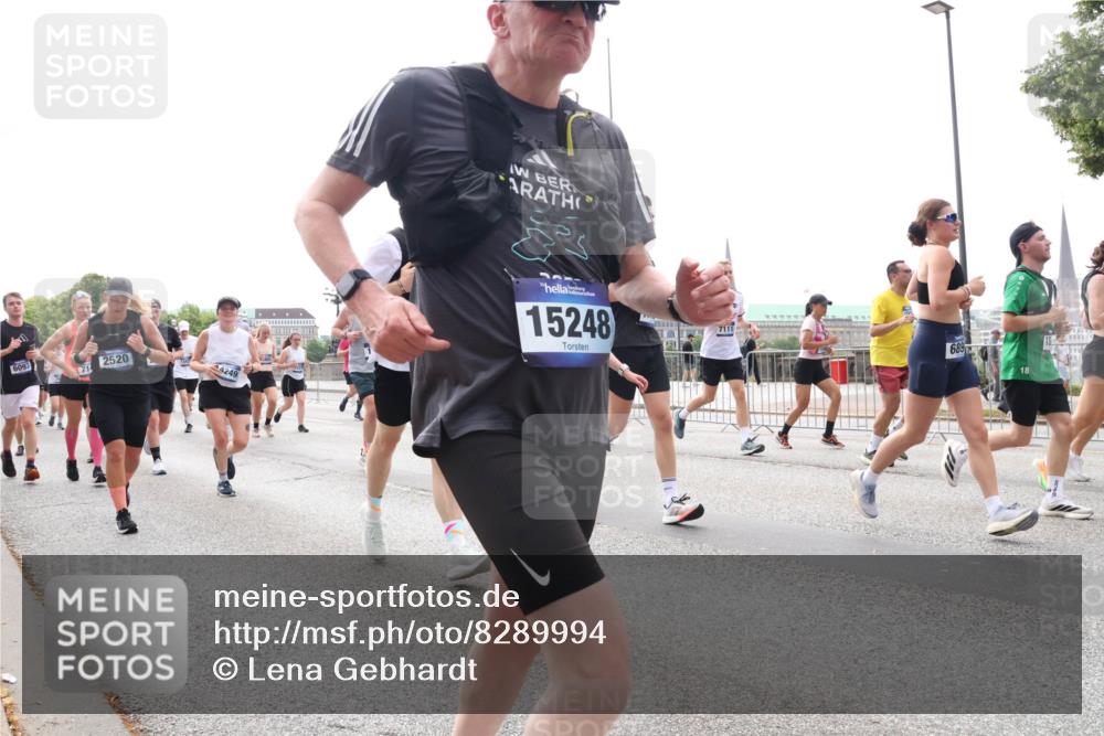 29.06.2025 - hella hamburg halbmarathon Lena Gebhardt http://msf.ph/oto/8289994 29.06.2025 10:36:15 Lombardsbrücke 6093, 71, 2520, 44249, 15248, 17, 7111, 689, 18, 1008, 1010, 1036, 1102, 1108, 1183, 1224, 1775, 1780, 1835, 2124, 2352, 2520, 2811, 2827, 2870, 3398, 3401, 3404, 3428, 3598, 3699, 3741, 3877, 3990, 4245, 4326, 4413, 4442, 4798, 4937, 5012, 5246, 5427, 5540, 5573, 5666, 5747, 5809, 5919, 6021, 6092, 6093, 6184, 6190, 6417, 6667, 6845, 6896, 7086, 7111, 7140, 7275, 7304, 7575, 7576, 7632, 8333, 8356, 8498, 8530, 8581, 8945, 8947, 9115, 9117, 9229, 9432 meine-sportfotos.de