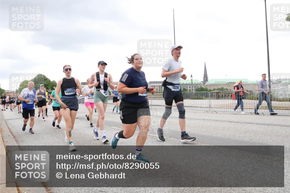 29.06.2025 - hella hamburg halbmarathon Lena Gebhardt http://msf.ph/oto/8290055 29.06.2025 10:55:43 Lombardsbrücke 115, 16855, 1626, 9618, 1616, 1873, 1917, 2793, 3101, 3115, 3157, 3244, 3577, 4265, 4470, 4473, 4628, 4896, 5040, 5220, 5222, 5306, 5483, 5487, 5575, 6055, 6056, 6113, 6257, 6594, 7516, 7548, 7680, 7969, 8110, 8527, 8532, 8533, 8626, 8648, 9548, 9614, 9618, 9857, 9858, 9861, 9865, 9956, 10094, 10436, 10438, 10449, 10559, 10593, 10885, 11109, 11903, 11962, 11963, 12695, 12902, 13098, 13230, 14727, 15152, 15160, 16385 meine-sportfotos.de