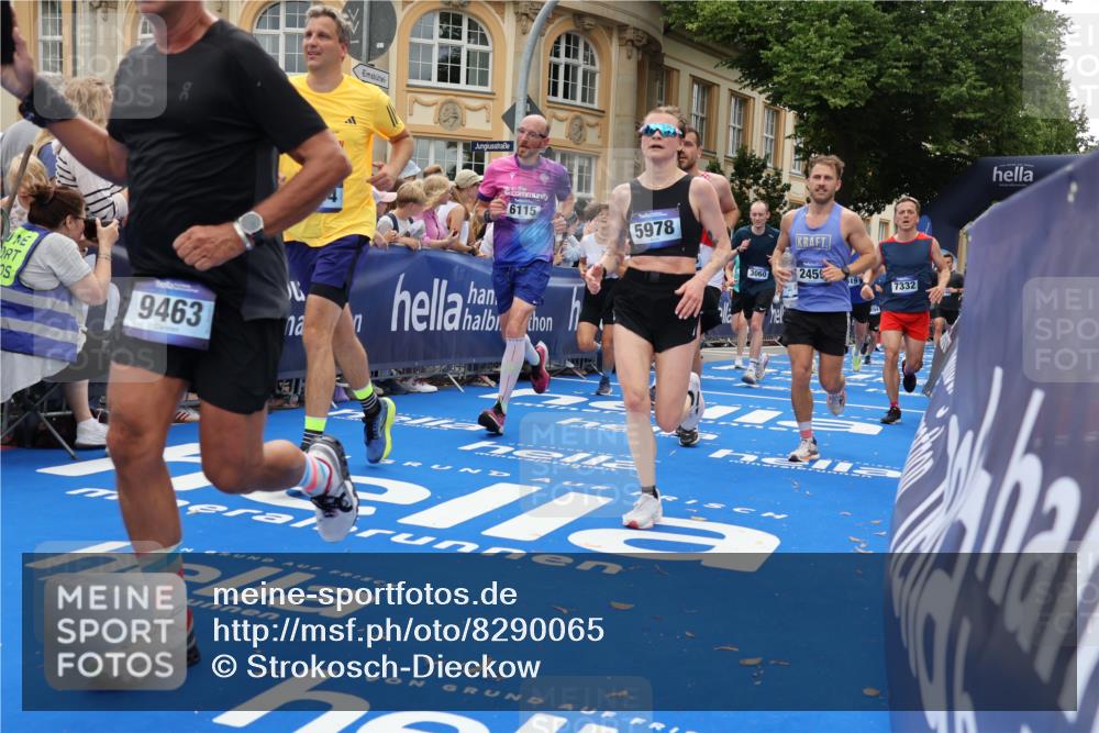 29.06.2025 - hella hamburg halbmarathon Strokosch-Dieckow http://msf.ph/oto/8290065 29.06.2025 10:49:41 Ziel 2504, 2706, 2937, 3060, 3543, 5894, 5978, 6115, 6125, 7332, 9038, 9463, 9551, 9619, 9649, 9723, 9924, 11679, 11975, 11977, 13159, 14794, 15392, 16843, 16877, 17001, 17282, 17753, 18058, 18451, 18926 meine-sportfotos.de