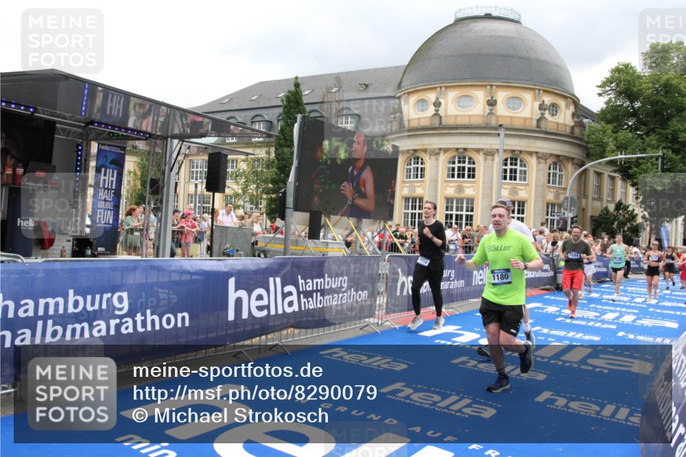 29.06.2025 - hella hamburg halbmarathon Michael Strokosch http://msf.ph/oto/8290079 29.06.2025 10:56:08 Ziel 1180, 3042, 3058, 4594, 4813, 5492, 5570, 7594, 8330, 12545, 16176, 17640, 17642, 18212 meine-sportfotos.de