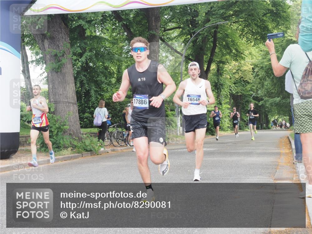 29.06.2025 - hella hamburg halbmarathon KatJ http://msf.ph/oto/8290081 29.06.2025 10:12:36 Zwischen KM18-KM19  meine-sportfotos.de