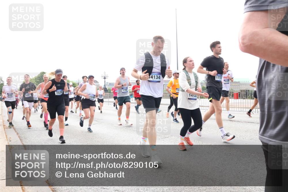 29.06.2025 - hella hamburg halbmarathon Lena Gebhardt http://msf.ph/oto/8290105 29.06.2025 10:36:16 Lombardsbrücke 6092, 6093, 714, 2520, 201, 14249, 1780, 156, 14134, 14133, 17732, 7111, 1008, 1010, 1036, 1102, 1108, 1183, 1224, 1775, 1780, 1835, 2124, 2352, 2520, 2811, 2827, 2870, 3398, 3401, 3404, 3428, 3598, 3699, 3741, 3877, 3990, 4245, 4326, 4413, 4442, 4798, 4937, 5012, 5246, 5427, 5540, 5573, 5666, 5747, 5809, 5919, 6092, 6093, 6184, 6190, 6417, 6667, 6845, 6896, 7086, 7111, 7140, 7275, 7304, 7575, 7576, 7632, 8356, 8498, 8530, 8581, 8945, 8947, 9115, 9117, 9229, 9432 meine-sportfotos.de