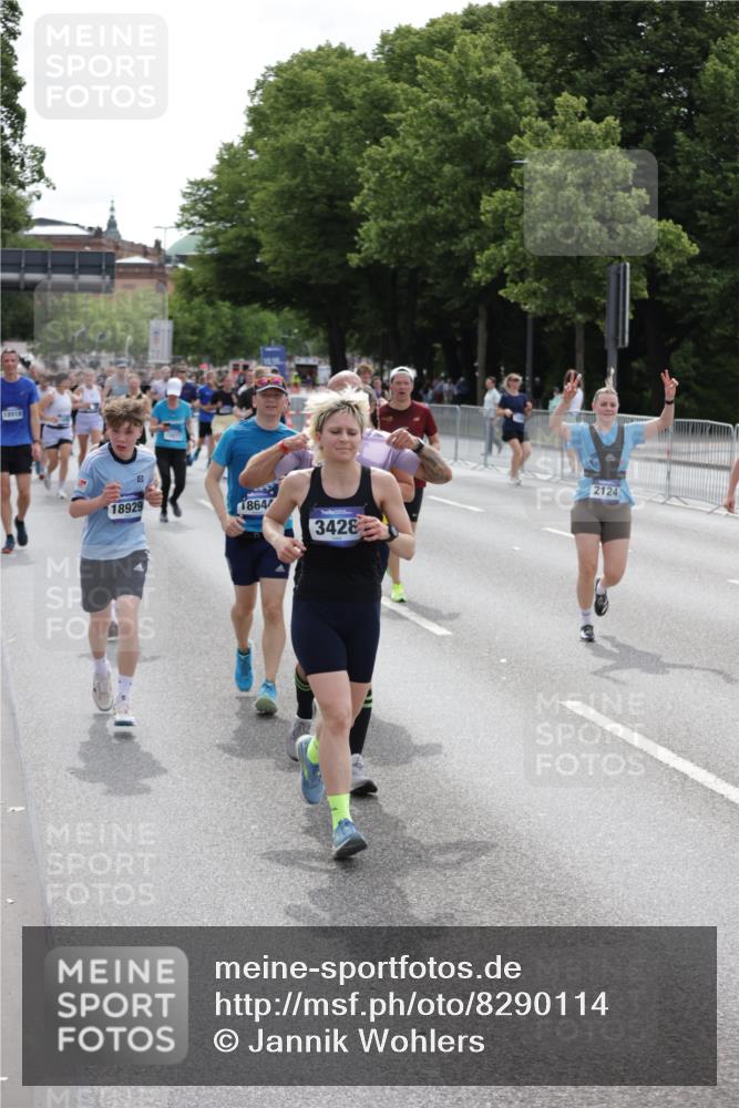 29.06.2025 - hella hamburg halbmarathon Jannik Wohlers http://msf.ph/oto/8290114 29.06.2025 10:36:09 Lombardsbrücke 1224, 2124, 2588, 3398, 3428, 4084, 4442, 5012, 5427, 5540, 5747, 5919, 6190, 6667, 7632, 8530, 8945, 9115, 9117, 9229, 9500, 9918, 10024, 10112, 10984, 11541, 11637, 12493, 12770, 13092, 13265, 13266, 13445, 13704, 13902, 13903, 14296, 15077, 15568, 15707, 15805, 16228, 16239, 16977, 17156, 17807, 18152, 18174, 18226, 18488, 18644, 18646, 18918, 18929 meine-sportfotos.de