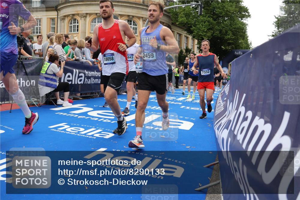 29.06.2025 - hella hamburg halbmarathon Strokosch-Dieckow http://msf.ph/oto/8290133 29.06.2025 10:49:42 Ziel 2504, 2706, 2937, 3060, 3543, 5894, 5978, 6115, 6125, 7332, 9200, 9463, 9551, 9619, 9723, 9924, 11975, 11977, 13159, 14794, 16800, 16843, 16877, 17282, 17753, 18058, 18451, 18926 meine-sportfotos.de