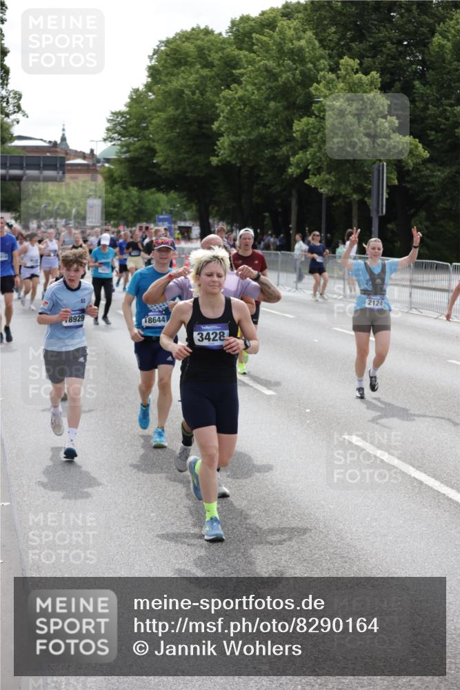 29.06.2025 - hella hamburg halbmarathon Jannik Wohlers http://msf.ph/oto/8290164 29.06.2025 10:36:09 Lombardsbrücke 1224, 2124, 2588, 3398, 3428, 4084, 4442, 5012, 5427, 5540, 5747, 5919, 6190, 6667, 7632, 8530, 8945, 9115, 9117, 9229, 9500, 9918, 10024, 10112, 10984, 11541, 11637, 12493, 12770, 13092, 13265, 13266, 13445, 13704, 13902, 13903, 14296, 15077, 15568, 15707, 15805, 16228, 16239, 16977, 17156, 17807, 18152, 18174, 18226, 18488, 18644, 18646, 18918, 18929 meine-sportfotos.de