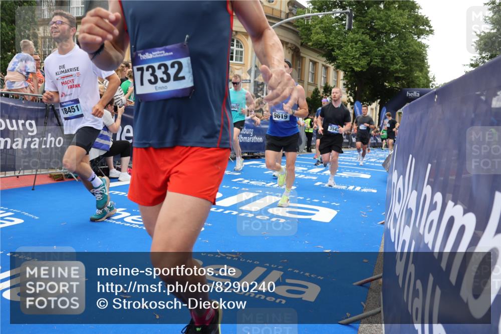29.06.2025 - hella hamburg halbmarathon Strokosch-Dieckow http://msf.ph/oto/8290240 29.06.2025 10:49:44 Ziel 2504, 2706, 2937, 3060, 3543, 4017, 5460, 5894, 5978, 6115, 6125, 7332, 9126, 9200, 9463, 9551, 9597, 9619, 9723, 9924, 11975, 13159, 13463, 14794, 16800, 16843, 16877, 17282, 17753, 18058, 18451, 18926, 19109, 19122 meine-sportfotos.de