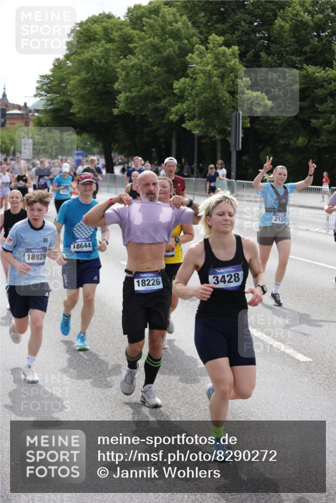 29.06.2025 - hella hamburg halbmarathon Jannik Wohlers http://msf.ph/oto/8290272 29.06.2025 10:36:10 Lombardsbrücke 1224, 1948, 2124, 2588, 3398, 3428, 4084, 4442, 5012, 5427, 5540, 5747, 5919, 6190, 6667, 7632, 8530, 8945, 9115, 9117, 9500, 9918, 10024, 10112, 10984, 11541, 11637, 12493, 12605, 12770, 12775, 13092, 13265, 13266, 13445, 13704, 13902, 13903, 15077, 15568, 15707, 15805, 16228, 16239, 16977, 17018, 17156, 17807, 18152, 18174, 18226, 18488, 18644, 18646, 18918, 18929 meine-sportfotos.de