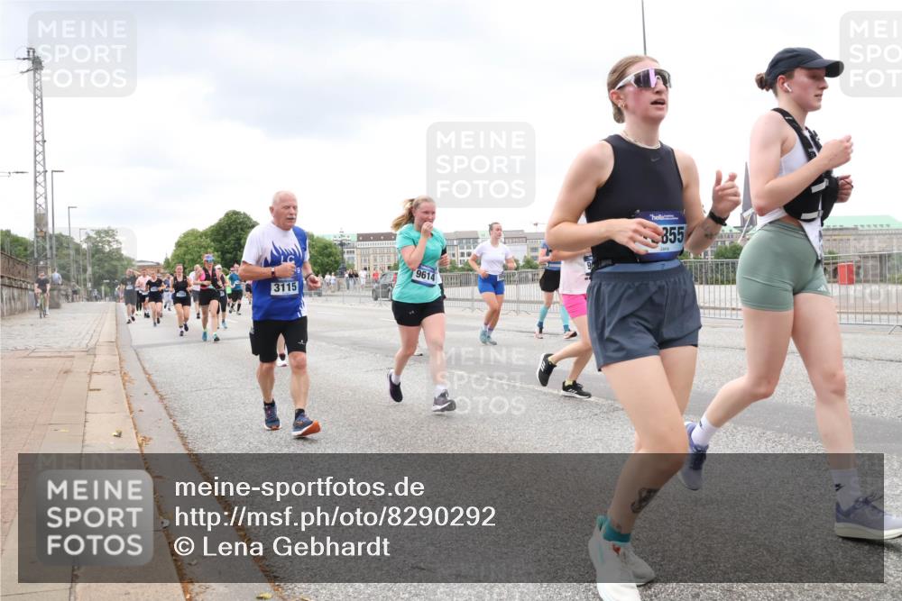 29.06.2025 - hella hamburg halbmarathon Lena Gebhardt http://msf.ph/oto/8290292 29.06.2025 10:55:44 Lombardsbrücke 3115, 9614, 855, 1616, 1873, 1917, 2793, 3101, 3115, 3157, 3244, 3268, 3577, 4265, 4470, 4473, 4628, 4896, 5040, 5220, 5222, 5306, 5483, 5487, 5575, 5994, 6055, 6056, 6113, 6257, 6594, 7516, 7548, 7680, 7969, 8110, 8527, 8532, 8533, 8626, 8648, 9548, 9614, 9618, 9857, 9858, 9861, 9865, 9956, 10094, 10436, 10438, 10449, 10559, 10593, 10640, 10885, 11109, 11903, 11962, 11963, 12695, 12902, 13230, 14727, 15152, 16385 meine-sportfotos.de