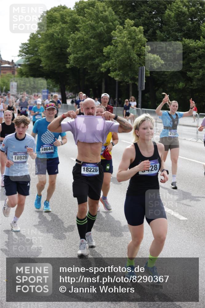 29.06.2025 - hella hamburg halbmarathon Jannik Wohlers http://msf.ph/oto/8290367 29.06.2025 10:36:10 Lombardsbrücke 1224, 1948, 2124, 2588, 3398, 3428, 4084, 4442, 5012, 5427, 5540, 5747, 5919, 6190, 6667, 7632, 8530, 8945, 9115, 9117, 9500, 9918, 10024, 10112, 10984, 11541, 11637, 12493, 12605, 12770, 12775, 13092, 13265, 13266, 13445, 13704, 13902, 13903, 15077, 15568, 15707, 15805, 16228, 16239, 16977, 17018, 17156, 17807, 18152, 18174, 18226, 18488, 18644, 18646, 18918, 18929 meine-sportfotos.de