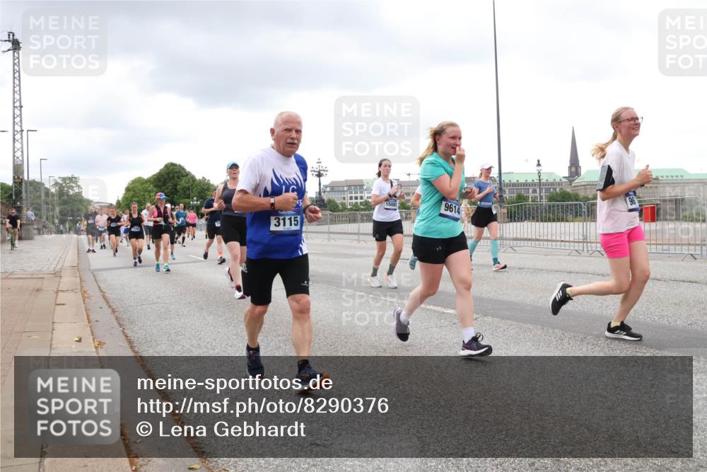 29.06.2025 - hella hamburg halbmarathon Lena Gebhardt http://msf.ph/oto/8290376 29.06.2025 10:55:45 Lombardsbrücke 3115, 96, 1616, 1873, 1917, 2793, 3101, 3115, 3157, 3244, 3268, 3577, 4265, 4470, 4473, 4628, 4896, 5040, 5220, 5222, 5306, 5483, 5487, 5575, 5994, 6055, 6056, 6113, 6257, 6494, 6594, 7516, 7548, 7616, 7680, 7969, 8110, 8527, 8532, 8533, 8626, 8648, 9548, 9614, 9618, 9838, 9857, 9858, 9861, 9865, 9956, 10094, 10436, 10438, 10449, 10559, 10593, 10640, 10885, 11109, 11903, 11962, 11963, 12695, 12902, 13230, 14727, 15152, 16385 meine-sportfotos.de