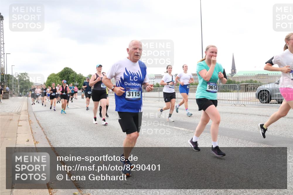 29.06.2025 - hella hamburg halbmarathon Lena Gebhardt http://msf.ph/oto/8290401 29.06.2025 10:55:45 Lombardsbrücke 1873, 3115, 9614, 1616, 1873, 1917, 2793, 3101, 3115, 3157, 3244, 3268, 3577, 4265, 4470, 4473, 4628, 4896, 5040, 5220, 5222, 5306, 5483, 5487, 5575, 5994, 6055, 6056, 6113, 6257, 6494, 6594, 7516, 7548, 7616, 7680, 7969, 8110, 8527, 8532, 8533, 8626, 8648, 9548, 9614, 9618, 9838, 9857, 9858, 9861, 9865, 9956, 10094, 10436, 10438, 10449, 10559, 10593, 10640, 10885, 11109, 11903, 11962, 11963, 12695, 12902, 13230, 14727, 15152, 16385 meine-sportfotos.de