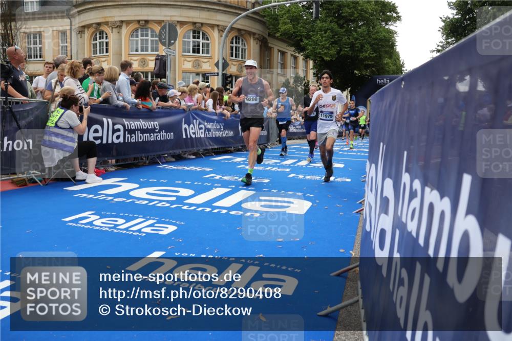 29.06.2025 - hella hamburg halbmarathon Strokosch-Dieckow http://msf.ph/oto/8290408 29.06.2025 10:49:51 Ziel 2540, 3692, 3852, 4017, 5460, 6125, 8454, 8455, 9126, 9200, 9491, 9551, 9597, 9723, 9924, 11975, 12527, 12733, 13159, 13463, 14794, 16716, 16732, 16800, 16887, 17753, 19109, 19122 meine-sportfotos.de